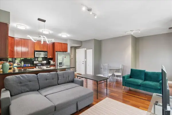 3629 S GILES AVE #4, Chicago, IL 60653
