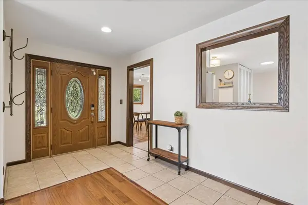 453 Elder LN, Glenview, IL 60025