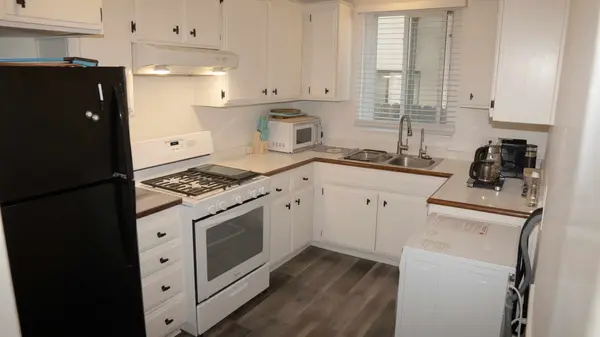 11670 W Sunset Blvd #104, Los Angeles 90049,