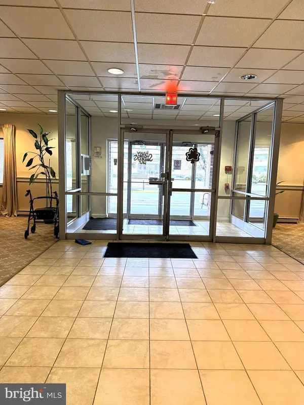 860 LOWER FERRY RD #4C, Ewing, NJ 08628
