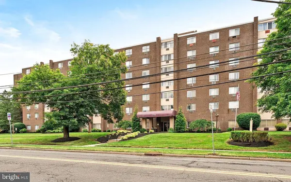 860 LOWER FERRY RD #4C, Ewing, NJ 08628