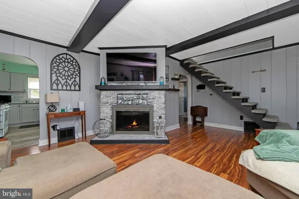332 S FELLOWSHIP RD, Maple Shade, NJ 08052