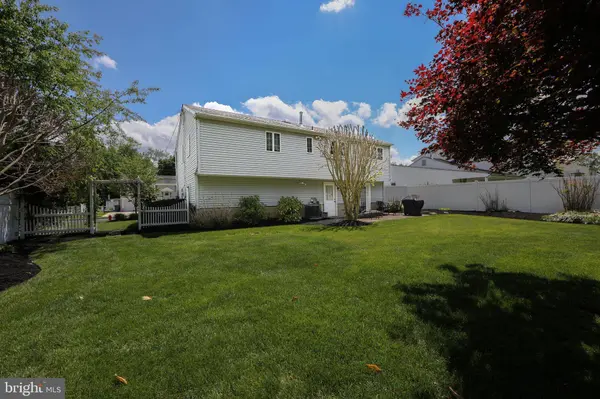 47 HERITAGE RD, Marlton, NJ 08053