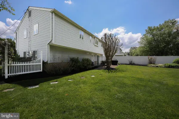 47 HERITAGE RD, Marlton, NJ 08053