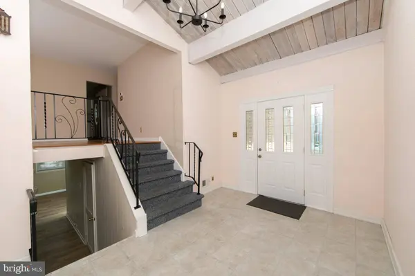 809 CHARLESTON RD, Mount Laurel, NJ 08054