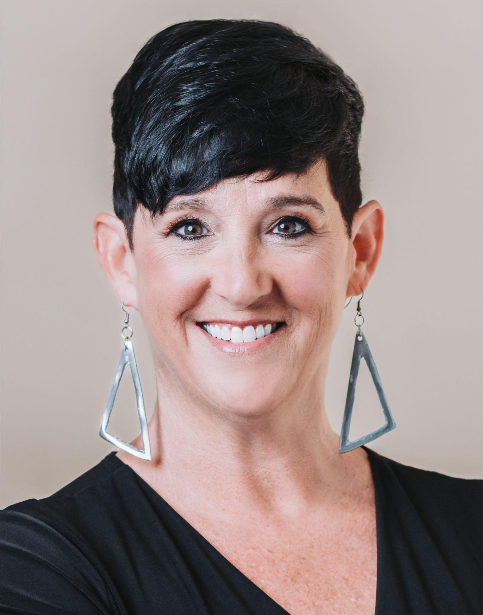 Tana Showalter, Broker/Owner Rogue Realty