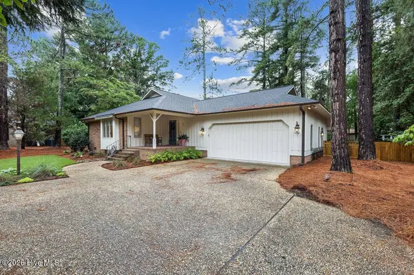 185 Tamarisk LN, Pinehurst, NC 28374