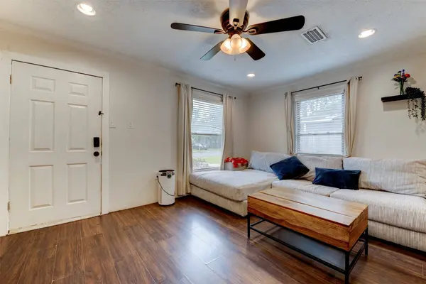 708 Gresham ST, Baytown, TX 77520