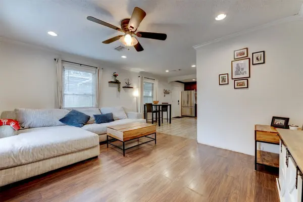 708 Gresham ST, Baytown, TX 77520