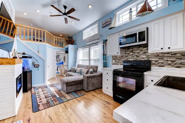 664 Jensen DR, Cleveland, TX 77327