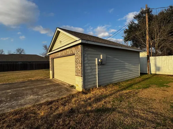 1106 Jennifer ST, Madisonville, TX 77864