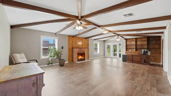 106 County Road 6611, Devine, TX 78016