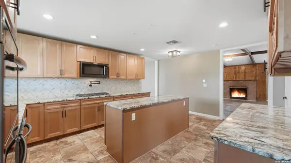 106 County Road 6611, Devine, TX 78016