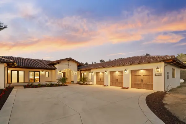 2525 Date Palm Ct, Vista, CA 92084-6577