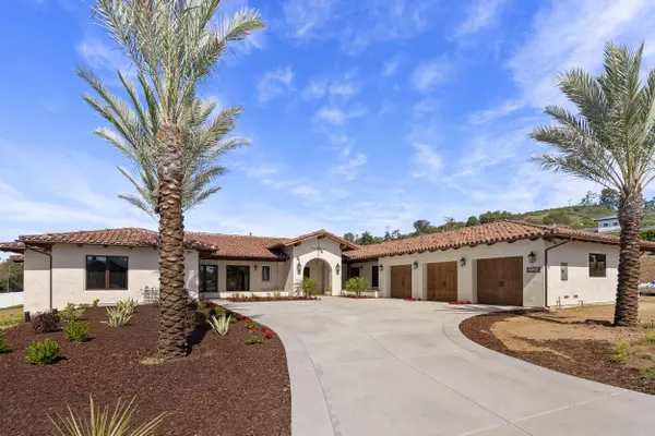 2525 Date Palm Ct, Vista, CA 92084-6577