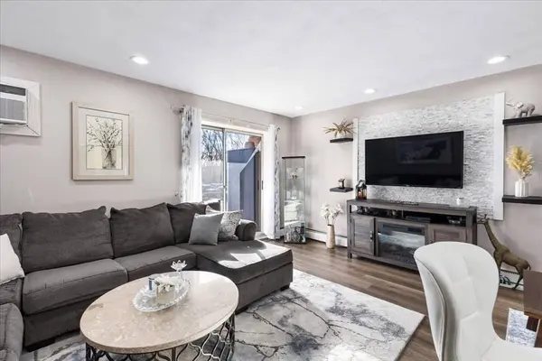 115. Grove St #11.., Boston, MA 02132