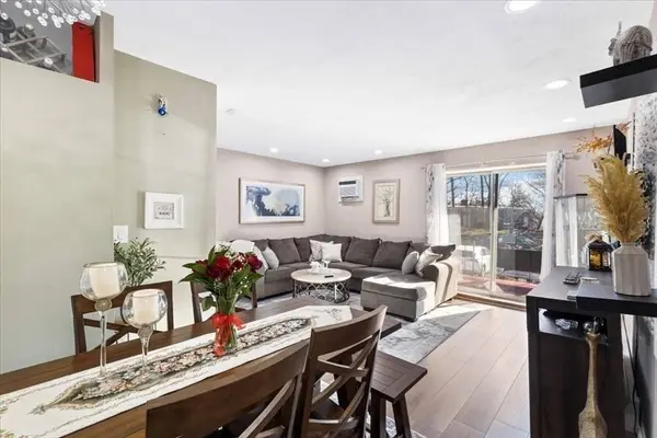 115. Grove St #11.., Boston, MA 02132