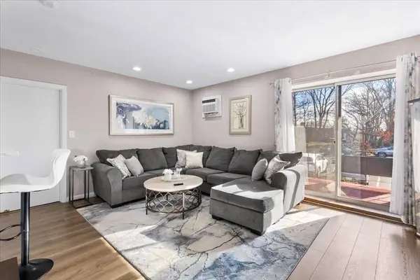 115. Grove St #11.., Boston, MA 02132