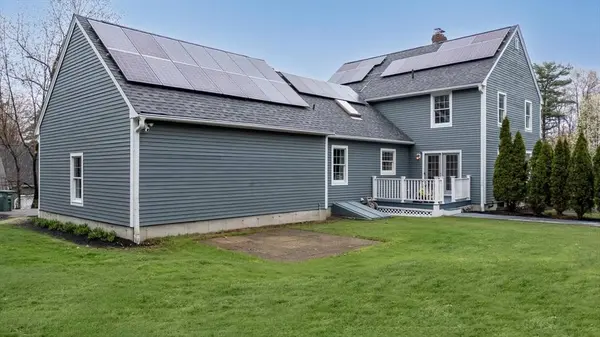 11 Revolution Dr, Leominster, MA 01453