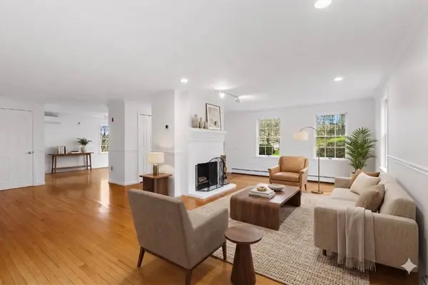 11 Revolution Dr, Leominster, MA 01453