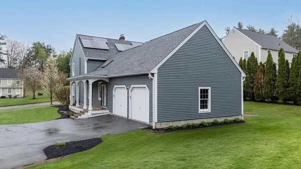 11 Revolution Dr, Leominster, MA 01453