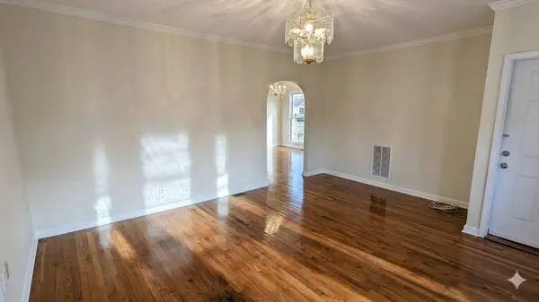1084 Chestnut St #1, Newton, MA 02464