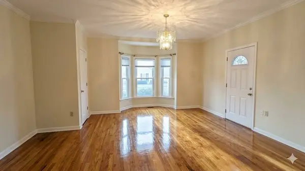 1084 Chestnut St #1, Newton, MA 02464