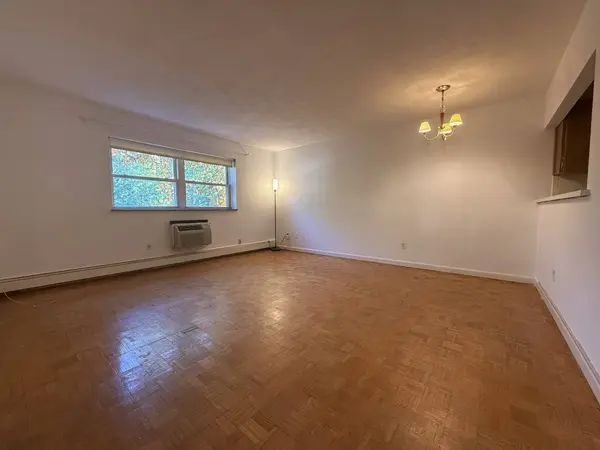 5050 Washington St #553, Boston, MA 02132