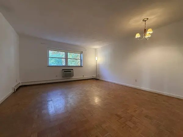 5050 Washington St #553, Boston, MA 02132
