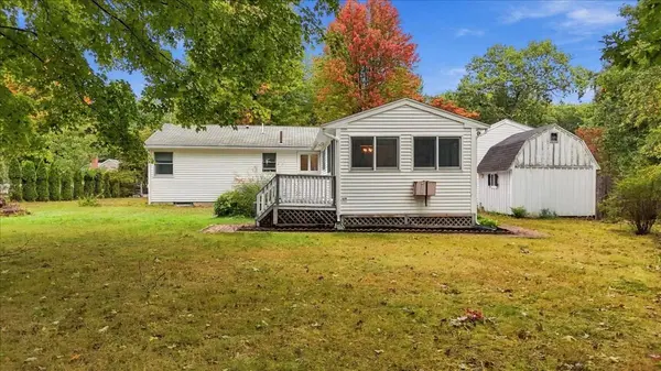 25 Oakview Cir, Medway, MA 02053
