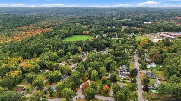 25 Oakview Cir, Medway, MA 02053