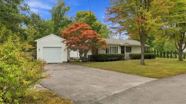 25 Oakview Cir, Medway, MA 02053