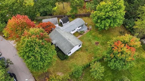 25 Oakview Cir, Medway, MA 02053