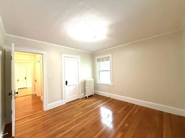 159 Willow St #2, Boston, MA 02132