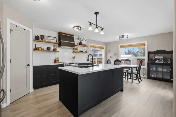 76 Lacey Clos, Red Deer, AB T4R 3R7