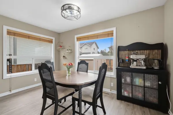 76 Lacey Clos, Red Deer, AB T4R 3R7