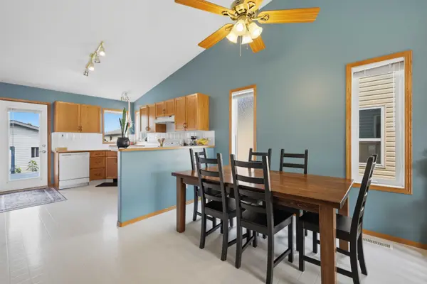 24 Kelly St, Red Deer, AB T4P 3S9