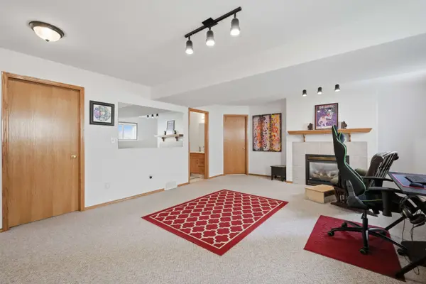 24 Kelly St, Red Deer, AB T4P 3S9