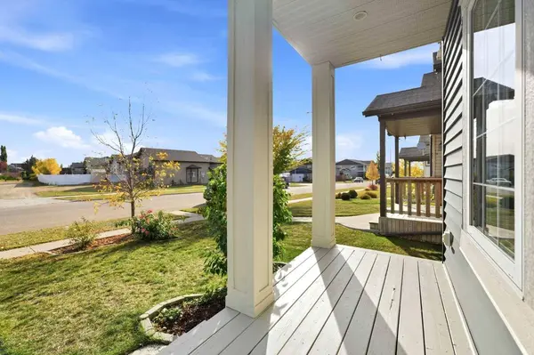 124 Pioneer WAY, Blackfalds, AB T4M 0B7