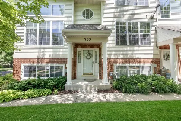 733 Pheasant TRL, St. Charles, IL 60174