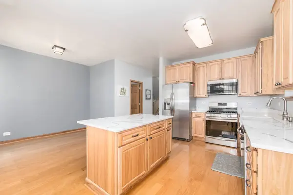 733 Pheasant TRL, St. Charles, IL 60174