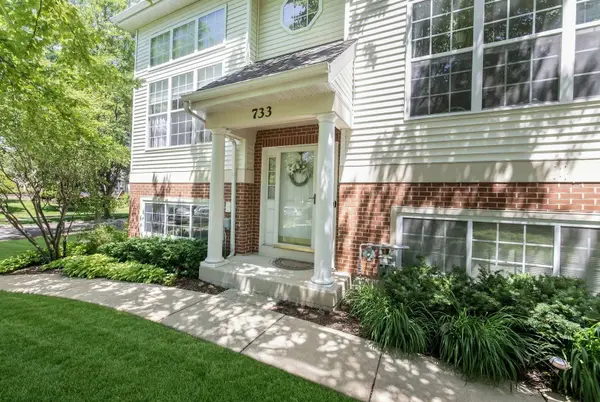 733 Pheasant TRL, St. Charles, IL 60174
