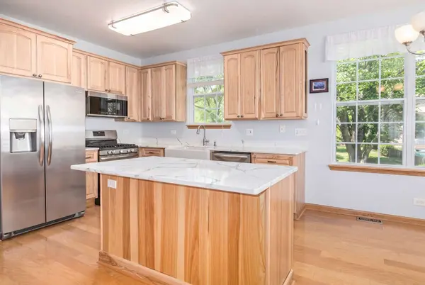 733 Pheasant TRL, St. Charles, IL 60174
