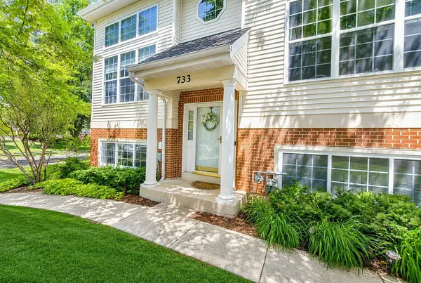 733 Pheasant TRL, St. Charles, IL 60174