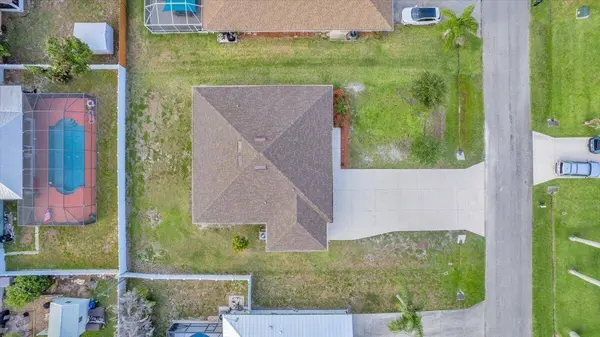 1043 Landsdowne DR, Sebastian, FL 32958