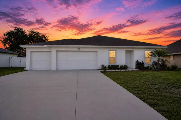 1043 Landsdowne DR, Sebastian, FL 32958