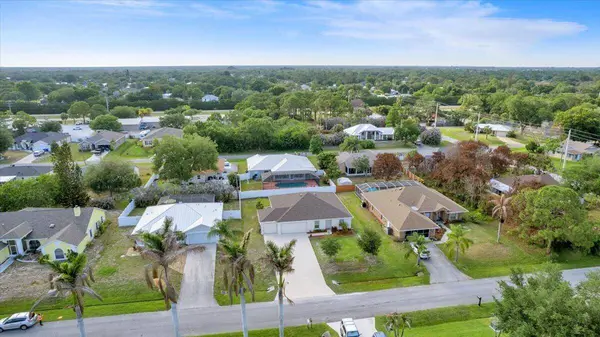 1043 Landsdowne DR, Sebastian, FL 32958