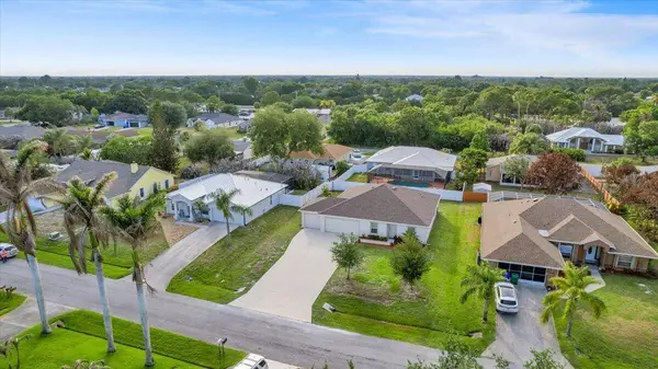 1043 Landsdowne DR, Sebastian, FL 32958