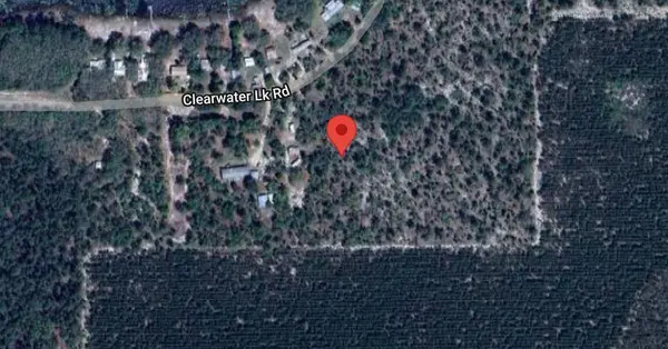 137 Clearwater Lk RD, Hawthorne, FL 32640