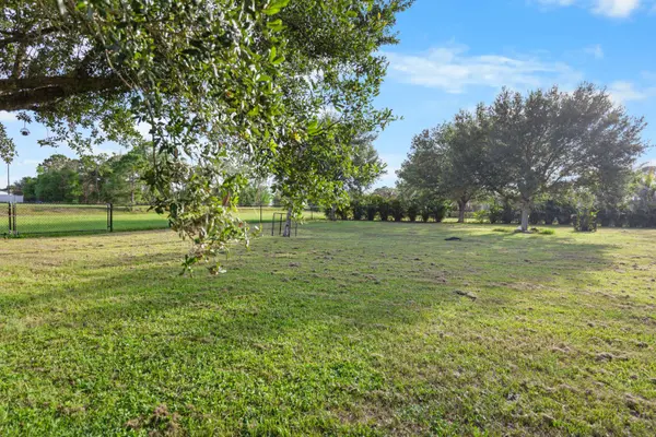5648 NW Lorna CT, Port St Lucie, FL 34986